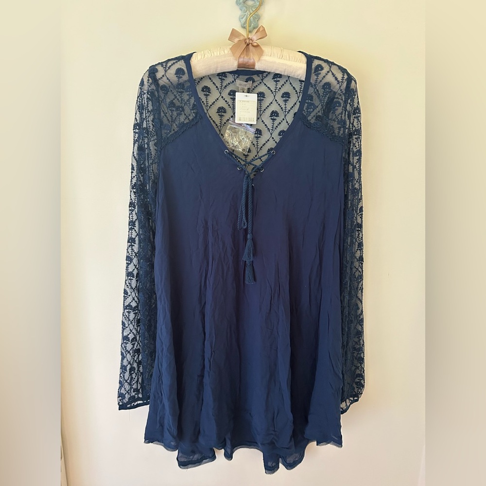 Ecote (Urban Outfitters) Navy Embroidered Boho Tunic 
Size: Small
NWT
